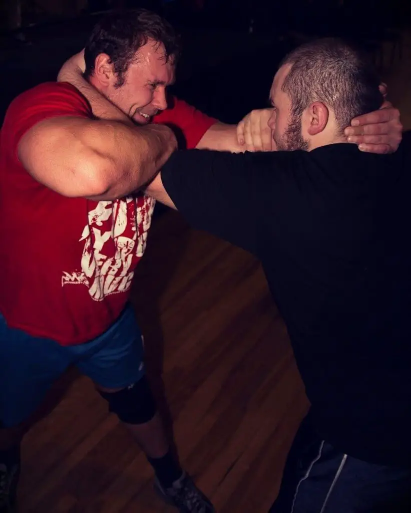 Lock up in pro wrestling/collar and elbow tie up